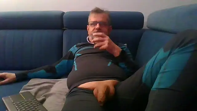 axecoman60 online show from March 16, 6:23 pm