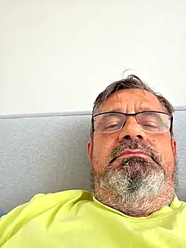 axecoman60 online show from July 25, 12:36 pm