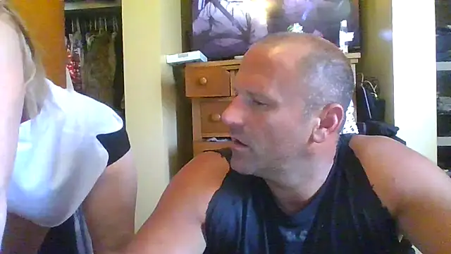 Snapshot of raybo715 chatting on June 3, 4:23 pm raybo715 online show from June 3, 4:23 pm