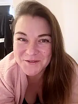 Snapshot of LunikaLunaX chatting on January 11, 9:47 am LunikaLunaX online show from January 11, 9:47 am