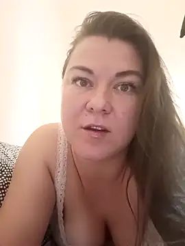 Snapshot of LunikaLunaX chatting on February 2, 9:52 am LunikaLunaX online show from February 2, 9:52 am