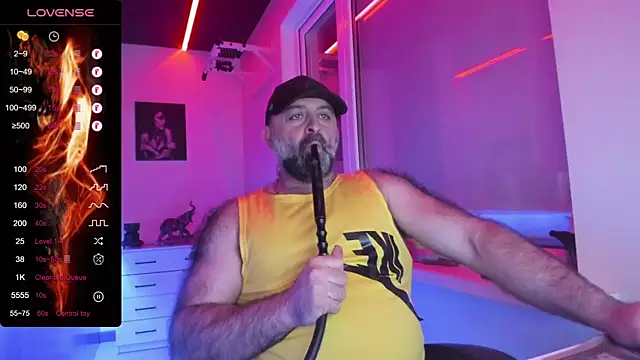 Snapshot of MAGABEAR077 chatting on June 2, 4:20 pm MAGABEAR077 online show from June 2, 4:20 pm