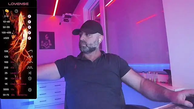 Snapshot of MAGABEAR077 chatting on June 3, 4:34 pm MAGABEAR077 online show from June 3, 4:34 pm