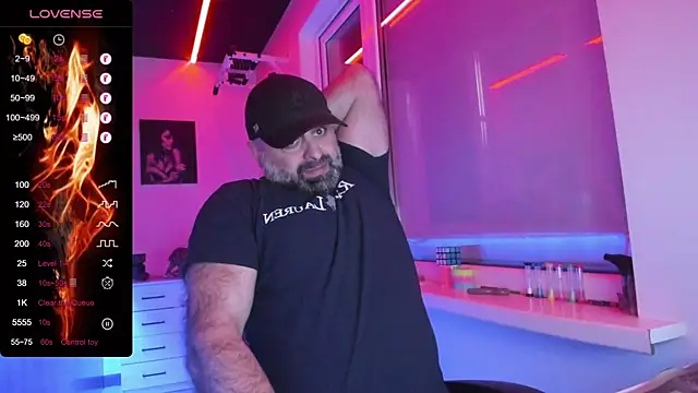 Snapshot of MAGABEAR077 chatting on June 6, 1:43 am MAGABEAR077 online show from June 6, 1:43 am