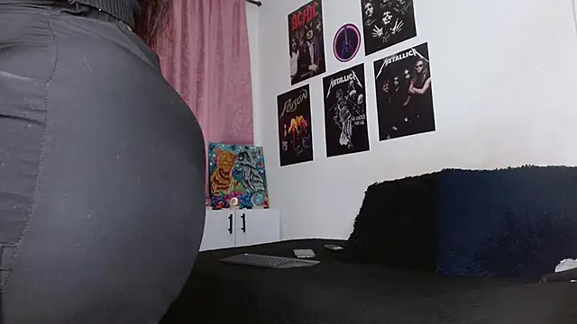 scarlett  morgan online show from November 6, 1:45 pm