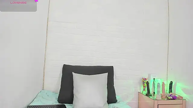Snapshot of nathally_roses chatting on February 13, 8:34 pm nathally roses online show from February 13, 8:34 pm