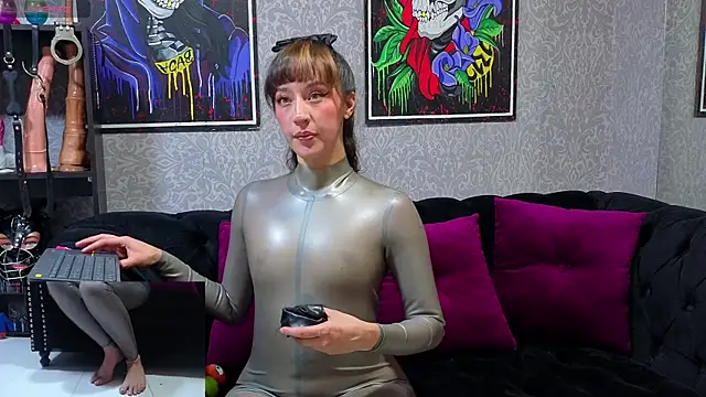 Snapshot of CamiilaMarti chatting on September 12, 5:02 pm CamiilaMarti online show from September 12, 5:02 pm