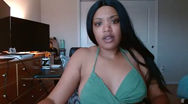 thekelliecapri online show from December 9, 11:24 pm