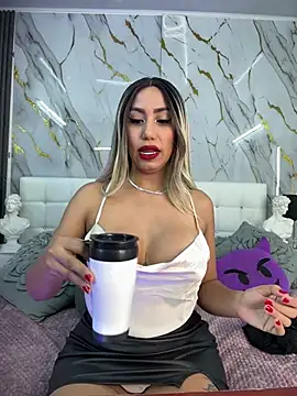 Snapshot of EmilyLeah_ chatting on March 7, 2:23 pm EmilyLeah online show from March 7, 2:23 pm