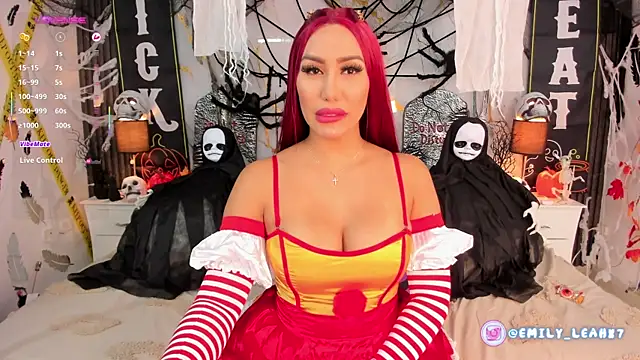Snapshot of EmilyLeah_ chatting on October 3, 3:42 pm EmilyLeah online show from October 3, 3:42 pm