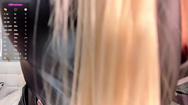 Snapshot of EmilyLeah_ chatting on January 17, 2:33 pm EmilyLeah online show from January 17, 2:33 pm