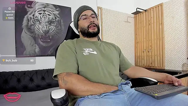 Luke  09 online show from March 1, 3:49 pm