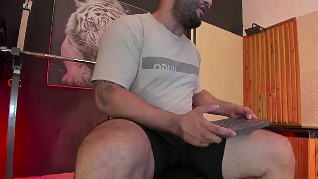 Snapshot of Luke__09 chatting on July 8, 11:37 am Luke 09 online show from July 8, 11:37 am