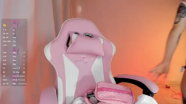 Kendall Bunnyy online show from June 25, 8:46 pm