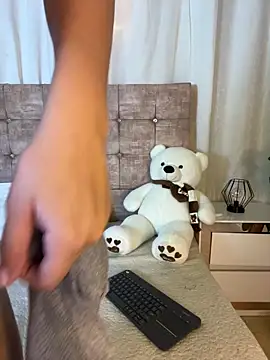 littlemelodi18 online show from February 22, 11:36 pm