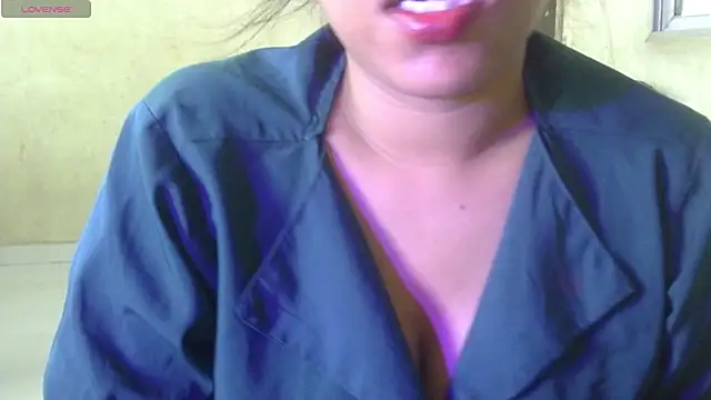 Preeti-Sexy online show from June 22, 10:01 am