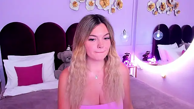 Snapshot of ZaraBloom chatting on November 28, 3:20 am ZaraBloom online show from November 28, 3:20 am