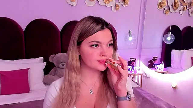 Snapshot of ZaraBloom chatting on December 15, 3:33 am ZaraBloom online show from December 15, 3:33 am