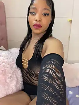 Snapshot of ItsLeyaa chatting on December 10, 9:54 pm ItsLeyaa online show from December 10, 9:54 pm