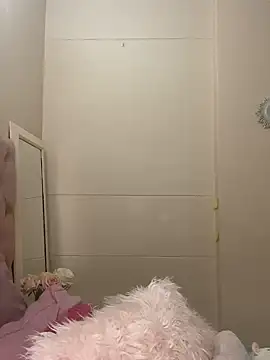 Snapshot of ItsLeyaa chatting on December 22, 1:45 am ItsLeyaa online show from December 22, 1:45 am