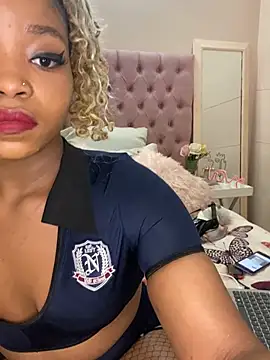 Snapshot of ItsLeyaa chatting on December 27, 9:11 pm ItsLeyaa online show from December 27, 9:11 pm