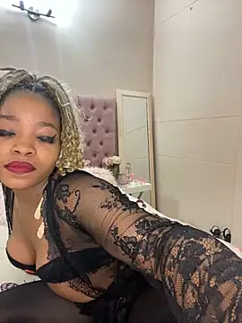 Snapshot of ItsLeyaa chatting on January 1, 12:11 am ItsLeyaa online show from January 1, 12:11 am