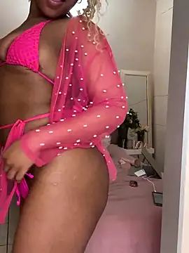 Snapshot of ItsLeyaa chatting on January 5, 9:26 am ItsLeyaa online show from January 5, 9:26 am