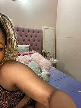 Snapshot of ItsLeyaa chatting on January 11, 12:12 am ItsLeyaa online show from January 11, 12:12 am