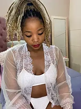 Snapshot of ItsLeyaa chatting on January 14, 12:11 am ItsLeyaa online show from January 14, 12:11 am