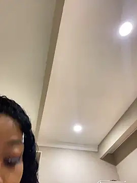 Snapshot of ItsLeyaa chatting on January 23, 1:30 am ItsLeyaa online show from January 23, 1:30 am