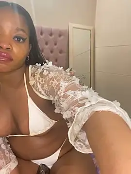 Snapshot of ItsLeyaa chatting on January 30, 2:49 am ItsLeyaa online show from January 30, 2:49 am