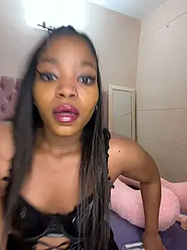 Snapshot of ItsLeyaa chatting on February 3, 11:42 am ItsLeyaa online show from February 3, 11:42 am