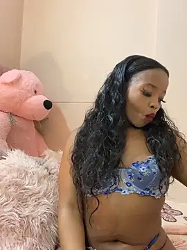 Snapshot of ItsLeyaa chatting on March 1, 1:43 am ItsLeyaa online show from March 1, 1:43 am