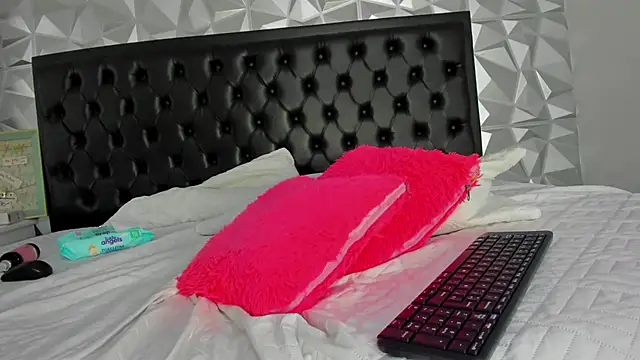 Snapshot of ebony_beckyy chatting on March 15, 8:10 pm ebony beckyy online show from March 15, 8:10 pm