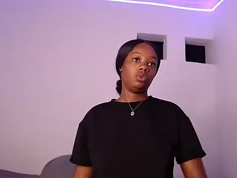 Snapshot of ebony_beckyy chatting on January 18, 1:59 pm ebony beckyy online show from January 18, 1:59 pm