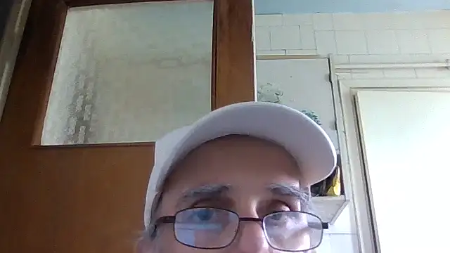 Snapshot of mariusica1@xh chatting on May 28, 12:13 pm mariusica1xh online show from May 28, 12:13 pm