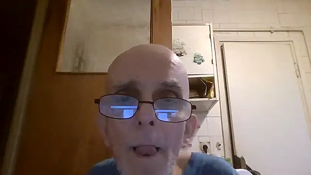 Snapshot of mariusica1@xh chatting on June 4, 3:40 pm mariusica1xh online show from June 4, 3:40 pm
