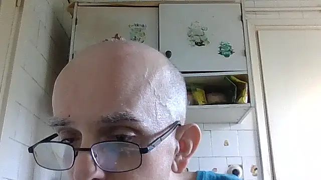 Snapshot of mariusica1@xh chatting on June 5, 4:13 pm mariusica1xh online show from June 5, 4:13 pm