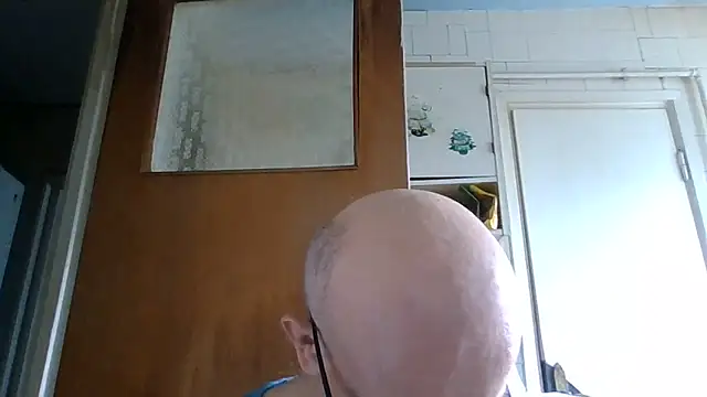 Snapshot of mariusica1@xh chatting on June 8, 1:33 pm mariusica1xh online show from June 8, 1:33 pm