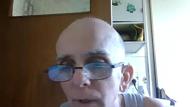 Snapshot of mariusica1@xh chatting on June 13, 1:09 pm mariusica1xh online show from June 13, 1:09 pm
