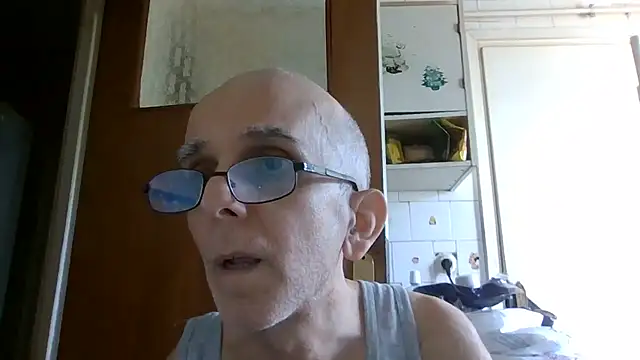Snapshot of mariusica1@xh chatting on June 14, 2:30 pm mariusica1xh online show from June 14, 2:30 pm