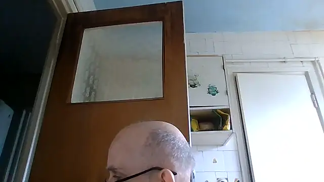 Snapshot of mariusica1@xh chatting on June 16, 2:52 pm mariusica1xh online show from June 16, 2:52 pm
