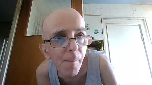Snapshot of mariusica1@xh chatting on June 17, 6:38 am mariusica1xh online show from June 17, 6:38 am