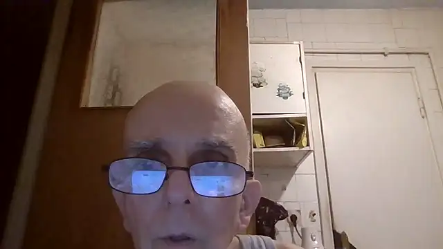Snapshot of mariusica1@xh chatting on June 17, 6:42 pm mariusica1xh online show from June 17, 6:42 pm