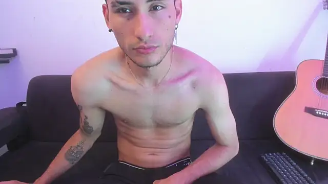 Henrikk senn online show from June 9, 7:58 pm