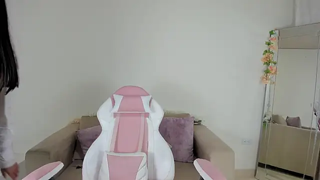 Snapshot of Charlotte_cowell_sub1_ chatting on December 26, 11:35 pm Charlotte cowell sub1 online show from December 26, 11:35 pm