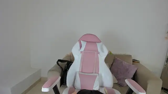 Snapshot of Charlotte_cowell_sub1_ chatting on December 29, 9:09 pm Charlotte cowell sub1 online show from December 29, 9:09 pm