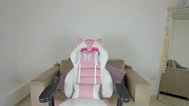 Snapshot of Charlotte_cowell_sub1_ chatting on January 6, 11:20 pm Charlotte cowell sub1 online show from January 6, 11:20 pm