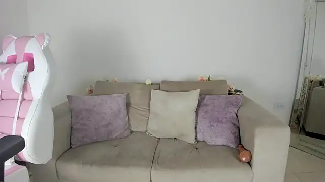 Snapshot of Charlotte_cowell_sub1_ chatting on January 10, 12:06 am Charlotte cowell sub1 online show from January 10, 12:06 am