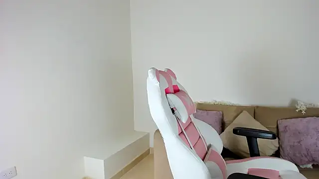 Snapshot of Charlotte_cowell_sub1_ chatting on January 21, 11:34 pm Charlotte cowell sub1 online show from January 21, 11:34 pm